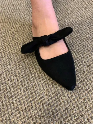 Black Bow Flat