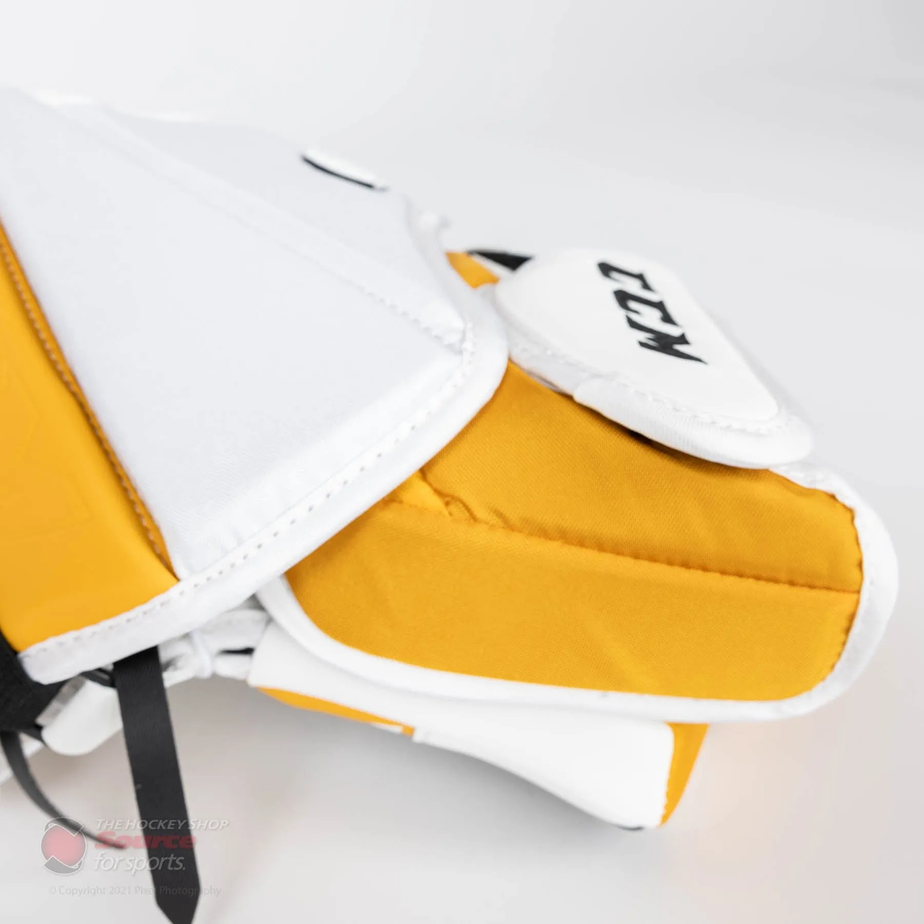 CCM Extreme Flex E5.9 Senior Goalie Catcher