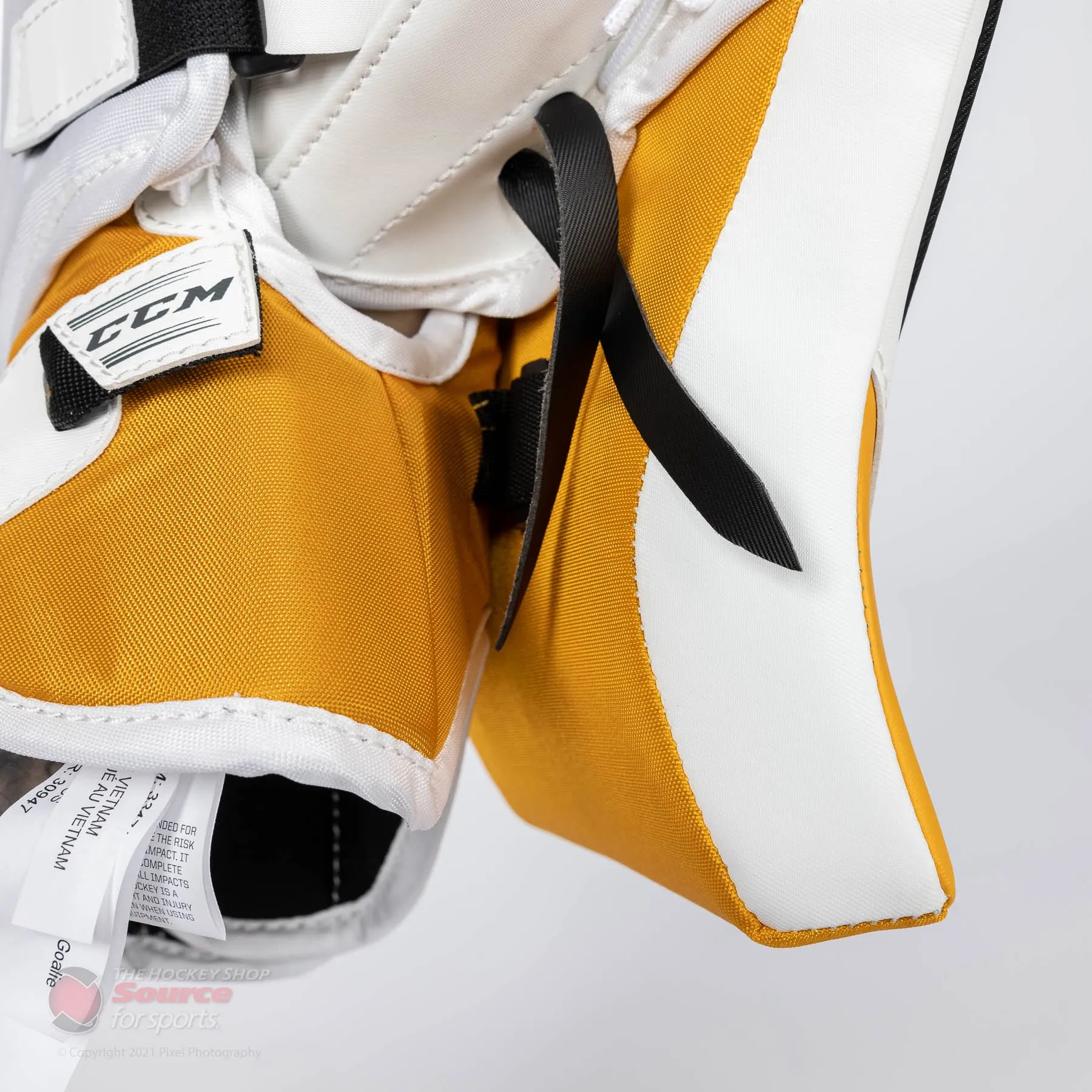 CCM Extreme Flex E5.9 Senior Goalie Catcher