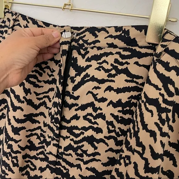 Good American Plus Size Boss Zebra Print Shorts 22