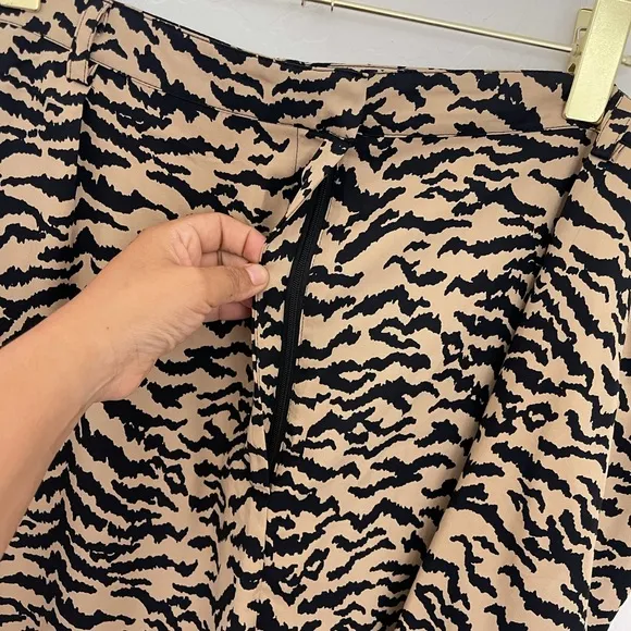 Good American Plus Size Boss Zebra Print Shorts 22