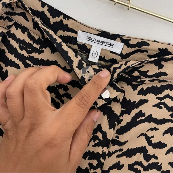 Good American Plus Size Boss Zebra Print Shorts 22