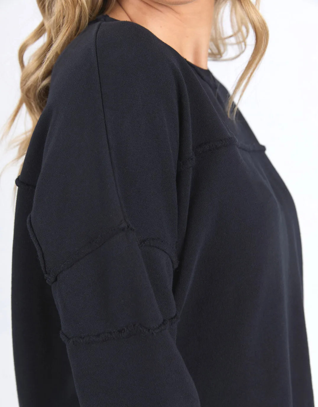 Jayne Throw On Fleece - Black