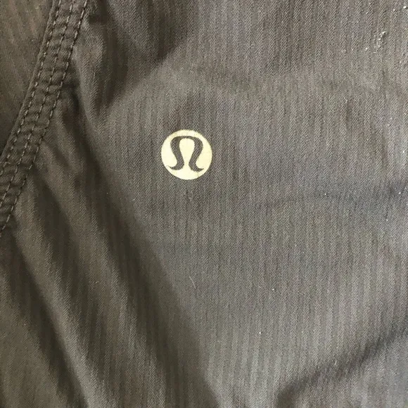 Lululemon Womens Reversible Dance Studio Jacket in Black - Size 8