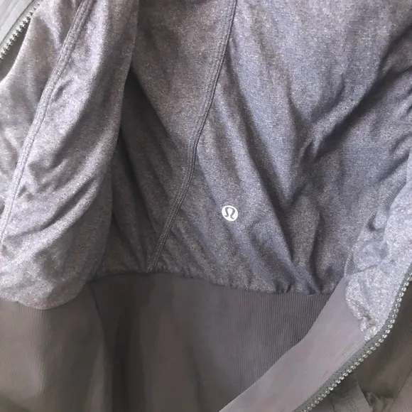 Lululemon Womens Reversible Dance Studio Jacket in Black - Size 8