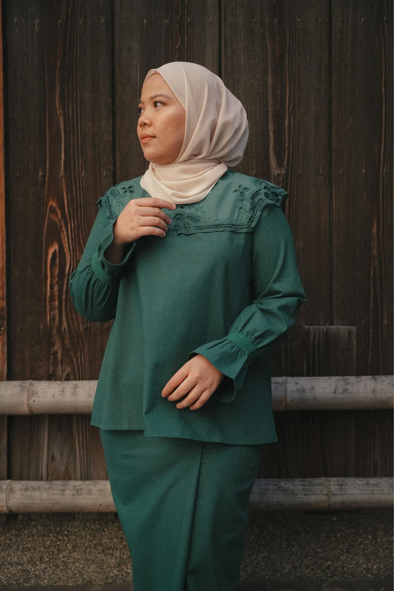MARGOT KURUNG IN FOREST