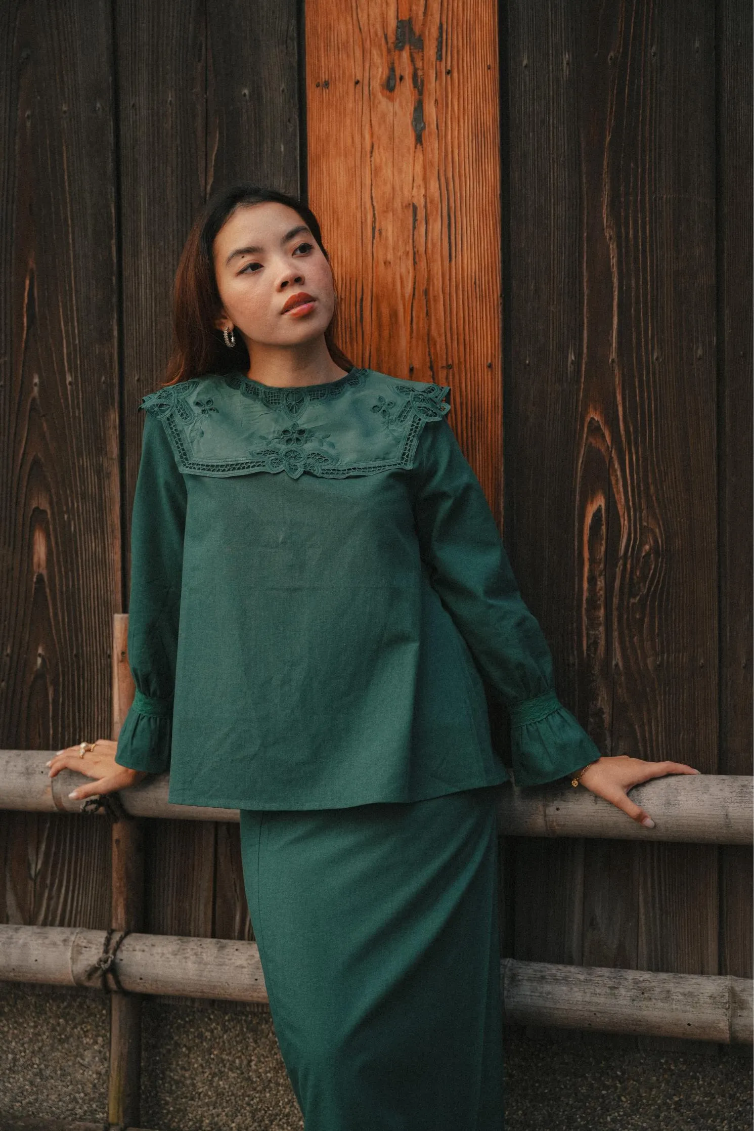 MARGOT KURUNG IN FOREST