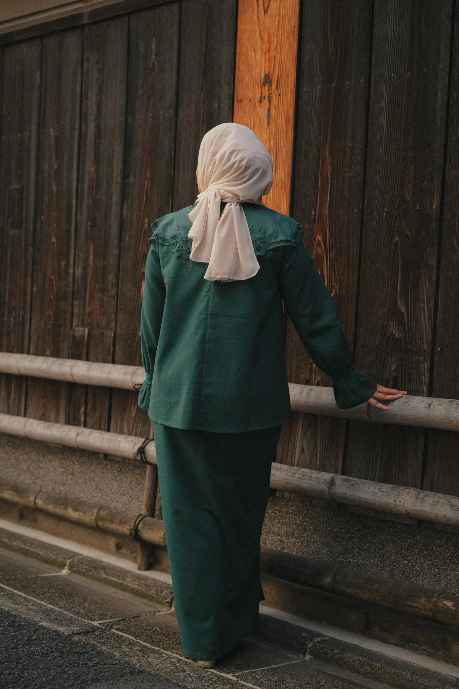 MARGOT KURUNG IN FOREST