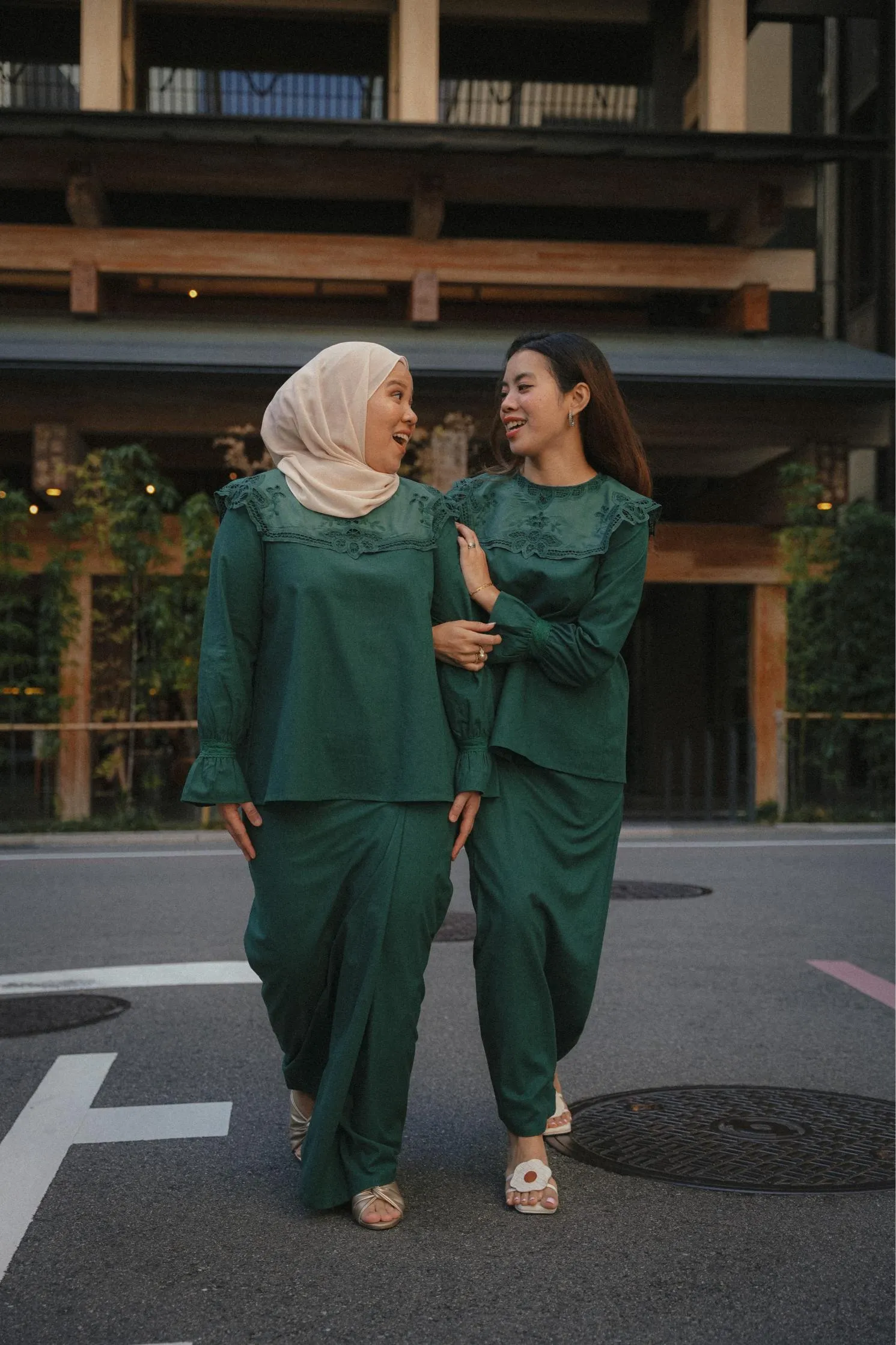 MARGOT KURUNG IN FOREST