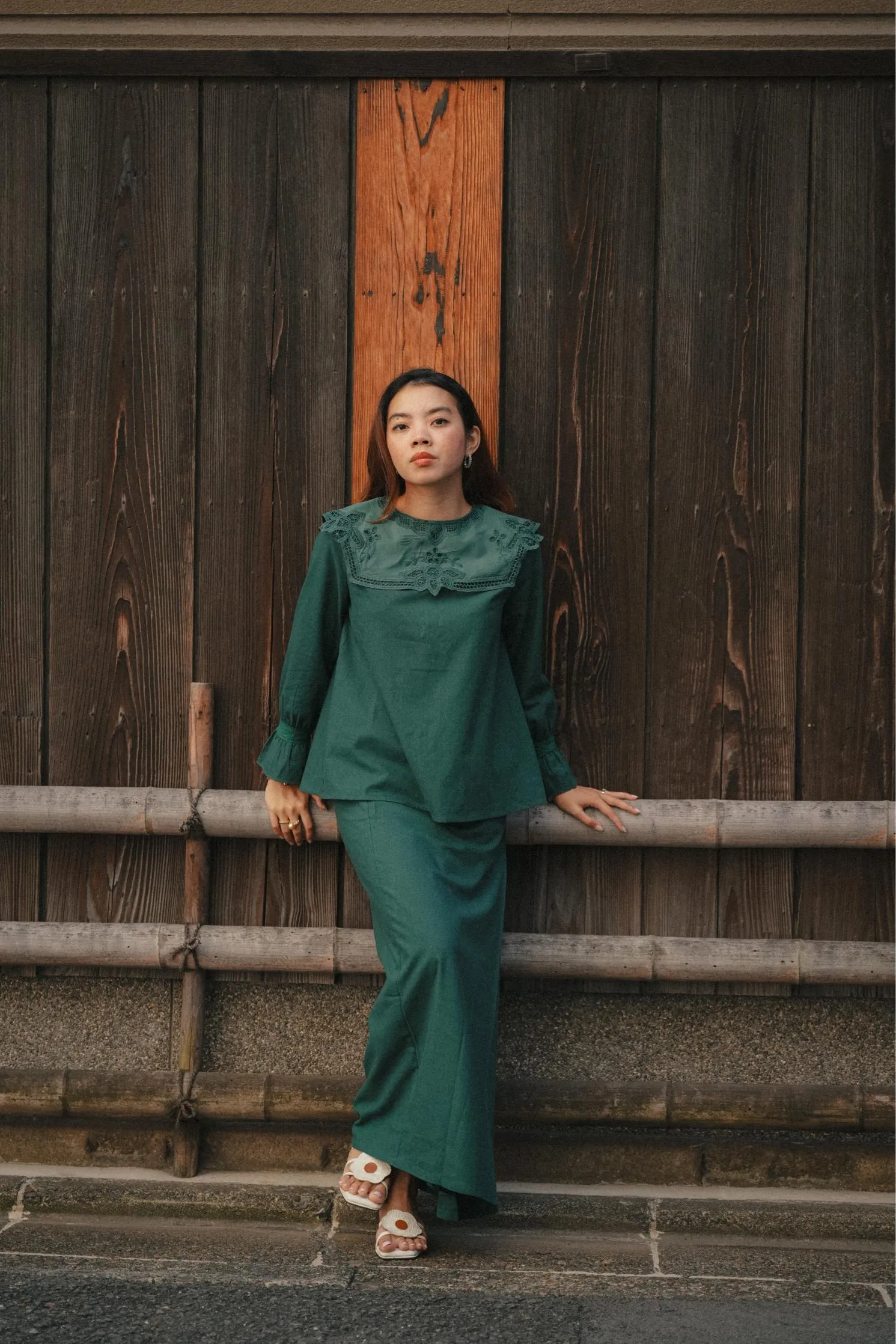 MARGOT KURUNG IN FOREST