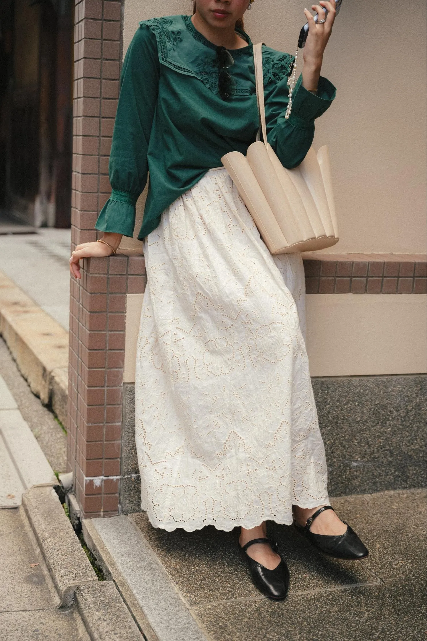 MARGOT KURUNG IN FOREST