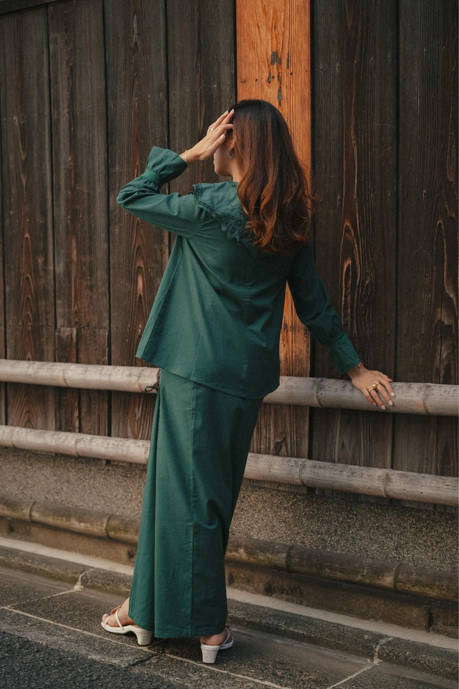 MARGOT KURUNG IN FOREST