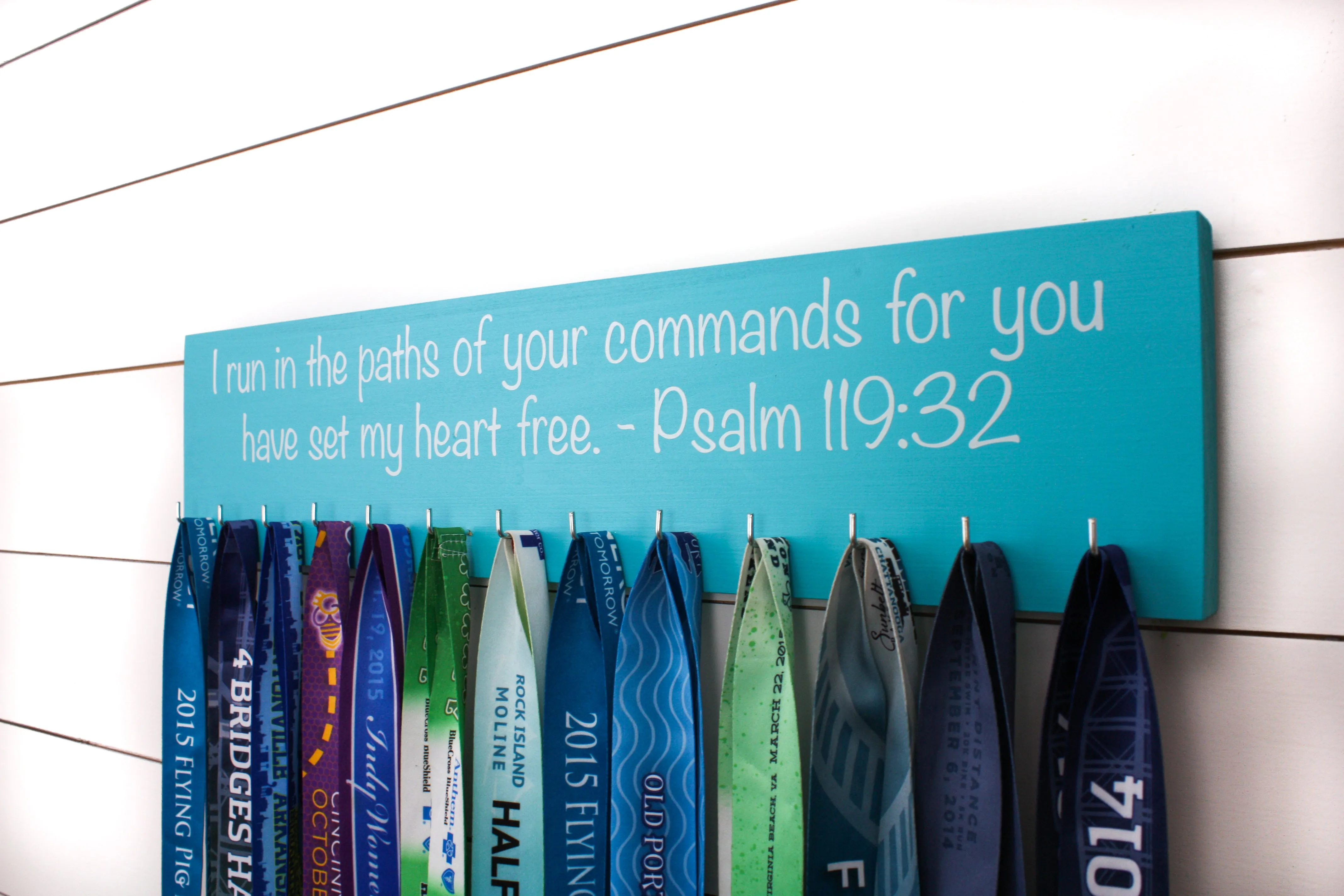 Medal Display - Christian Bible Verse Psalm 119:32 - Large