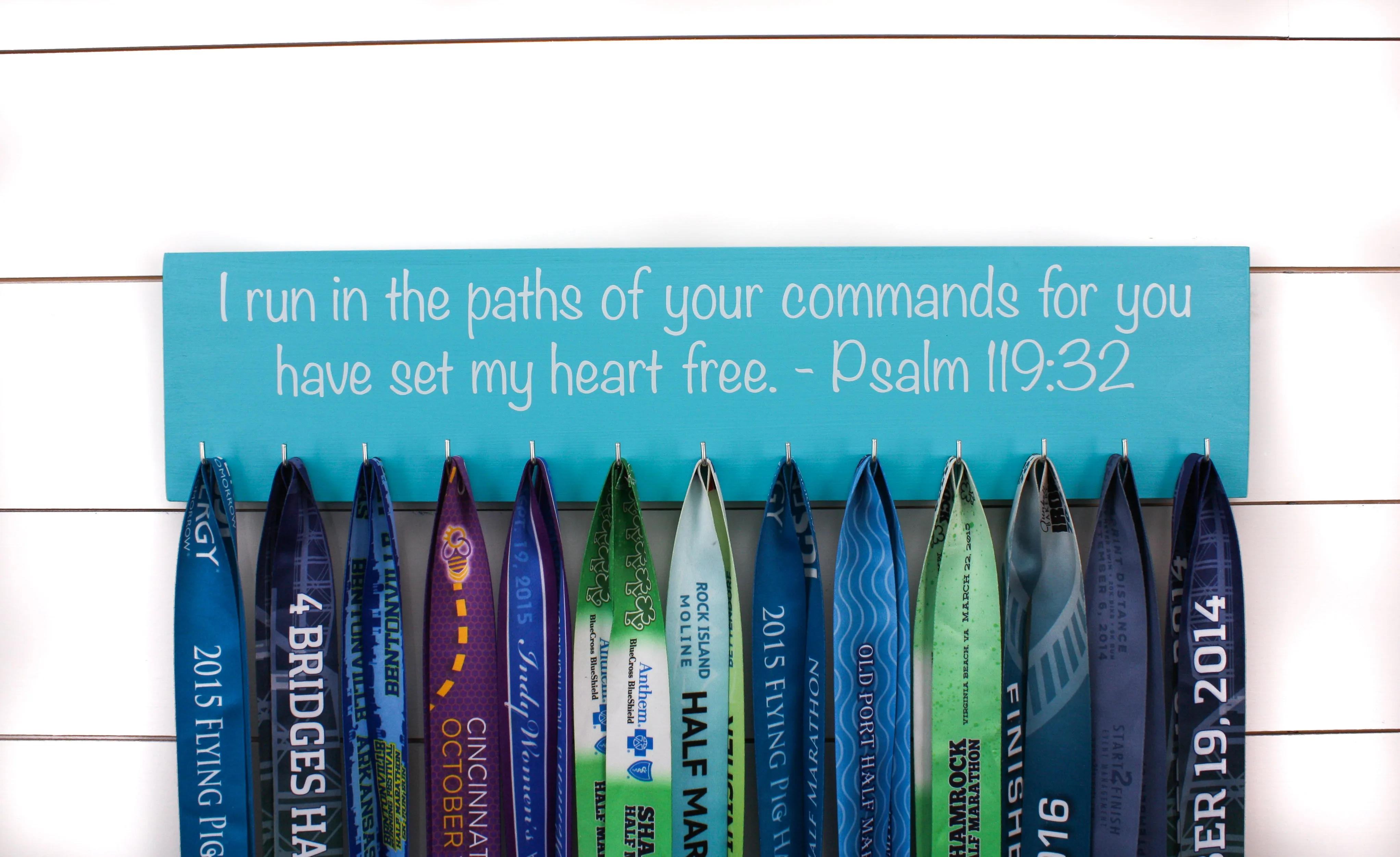 Medal Display - Christian Bible Verse Psalm 119:32 - Large