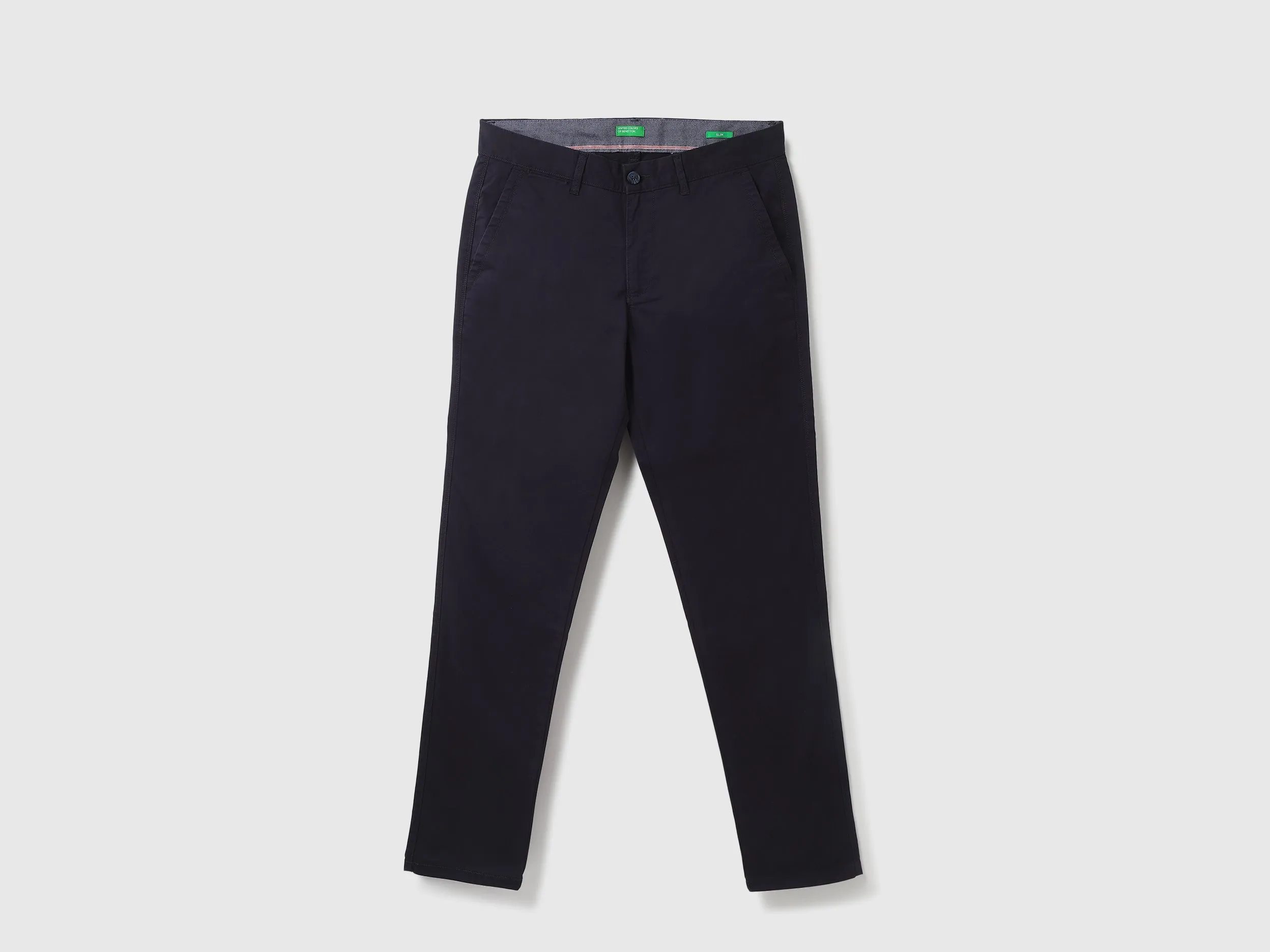 Men Solid Slim Fit Trousers