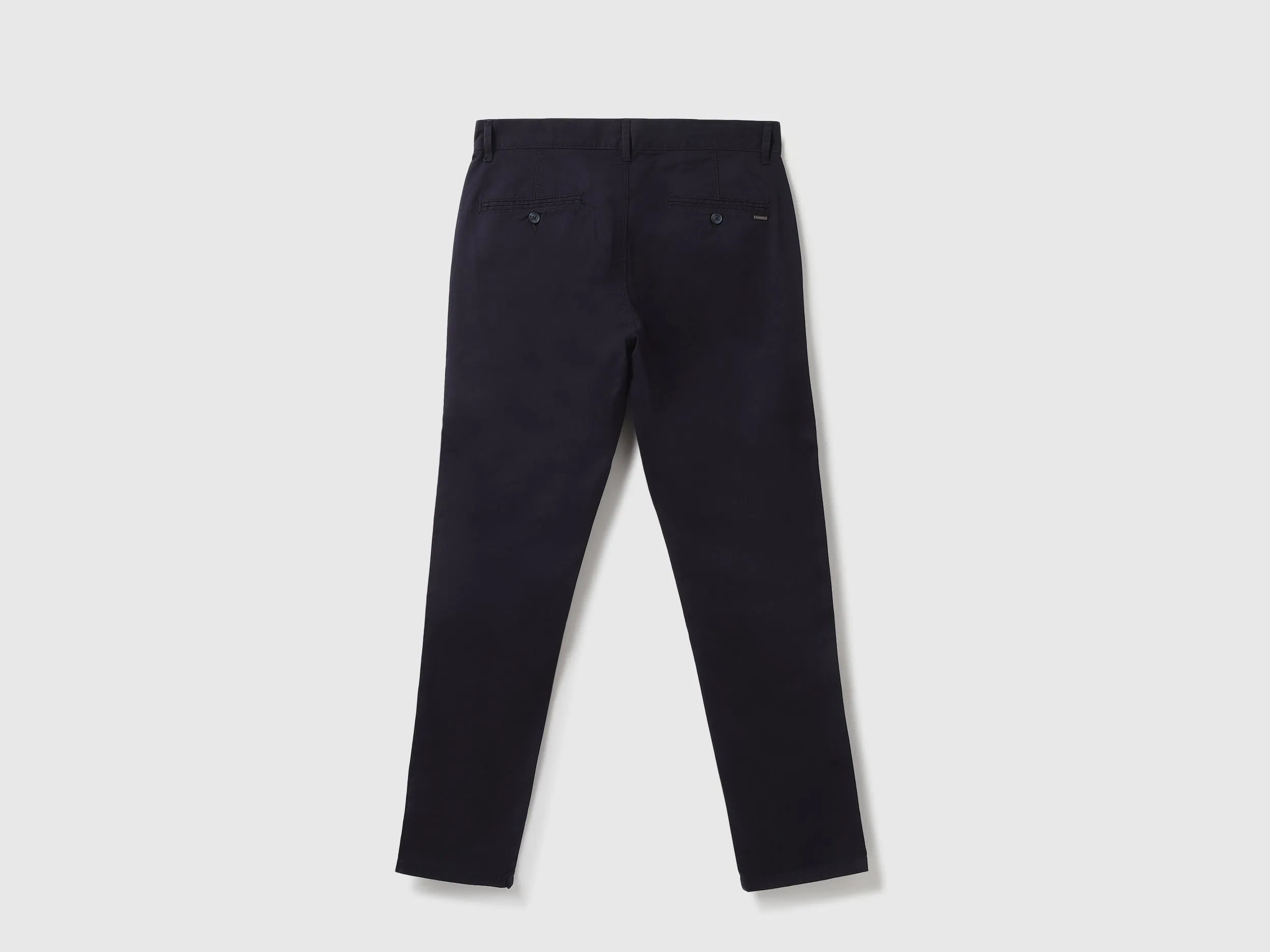 Men Solid Slim Fit Trousers