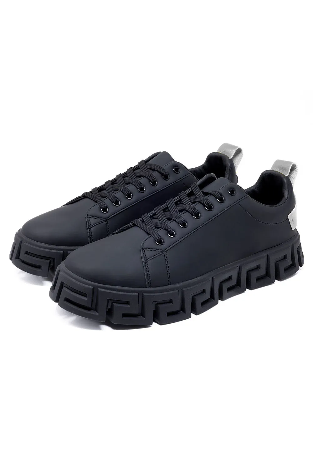 Nifty Pair Low Top Sneakers 2