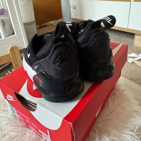 Nike 270 air max