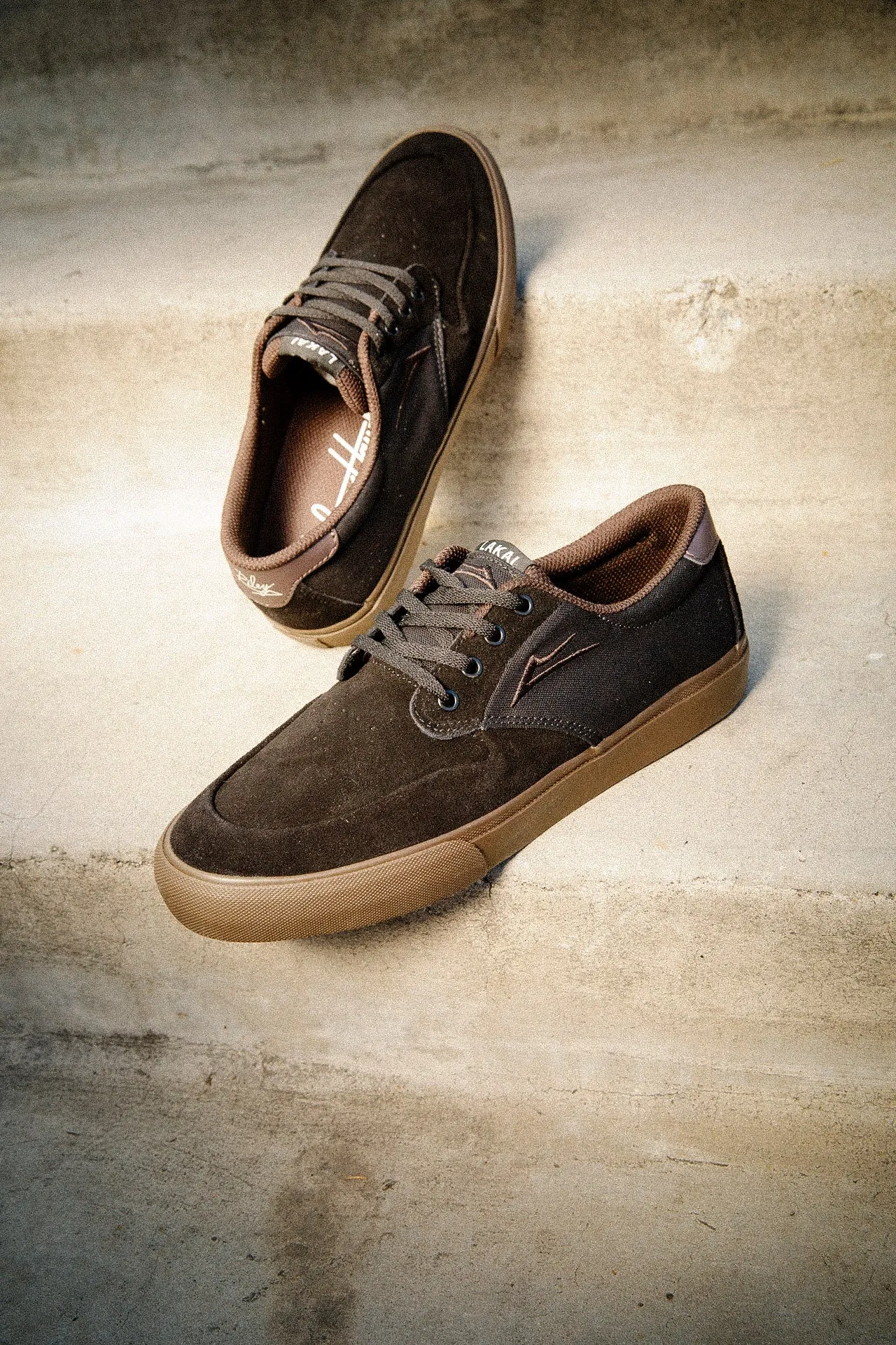 Riley 3 - Black/Gum Suede