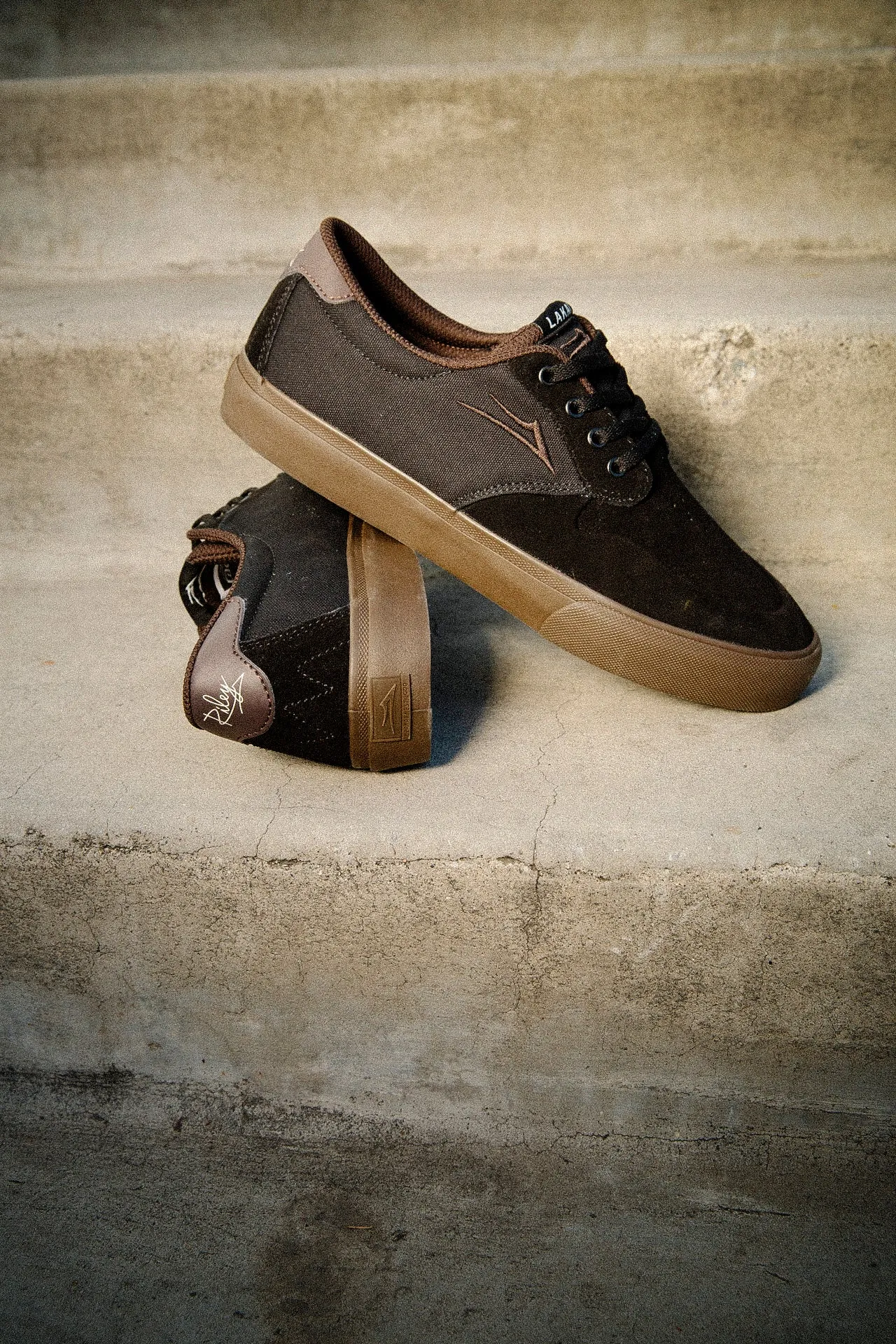 Riley 3 - Black/Gum Suede