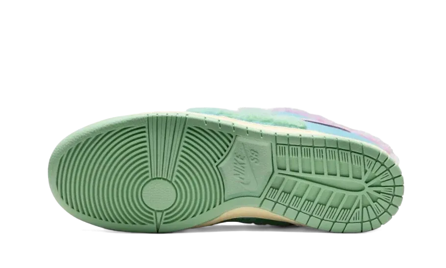 SB Dunk Low Verdy Visty 