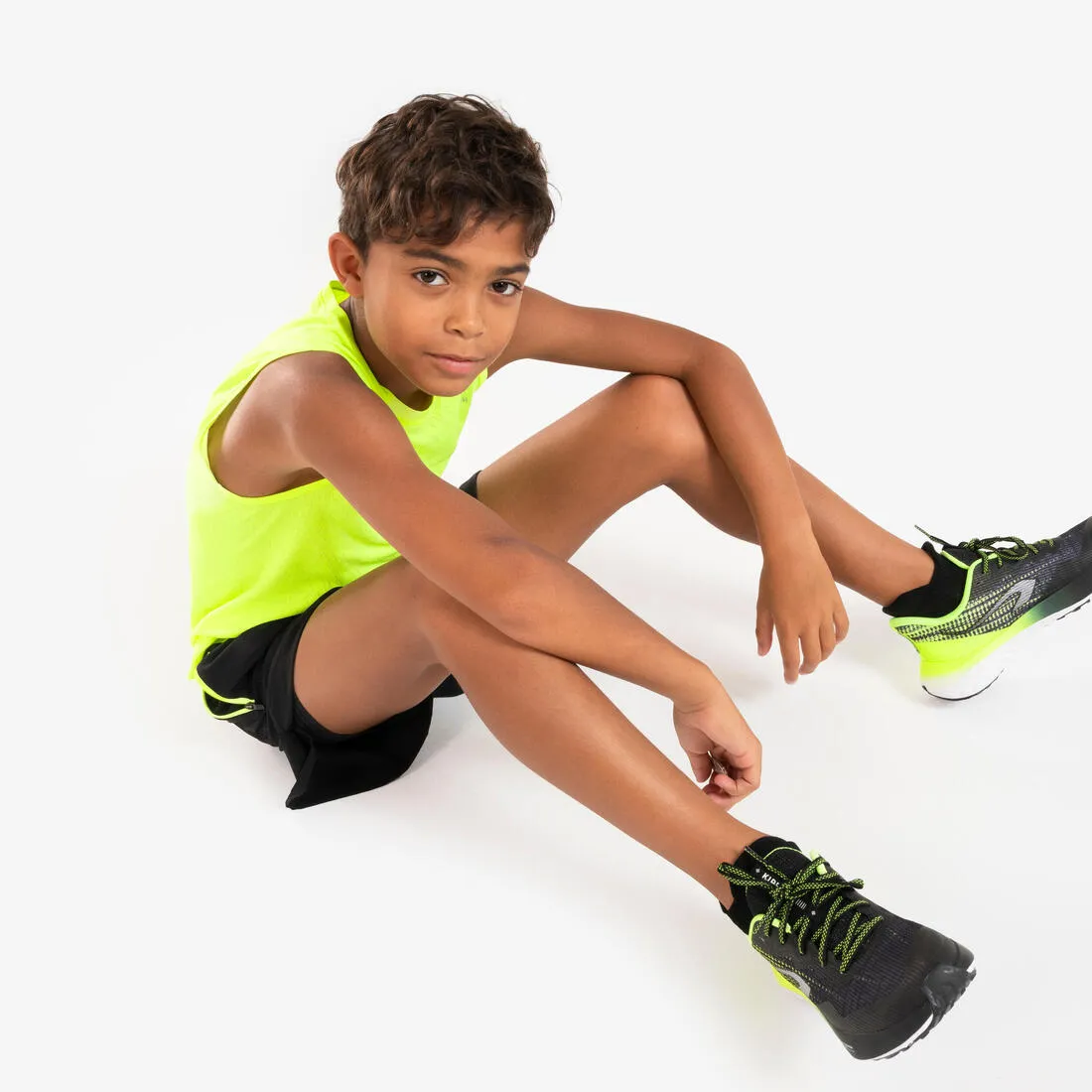 Short de Running respirant Enfant - KIPRUN dry  900 noir et gris