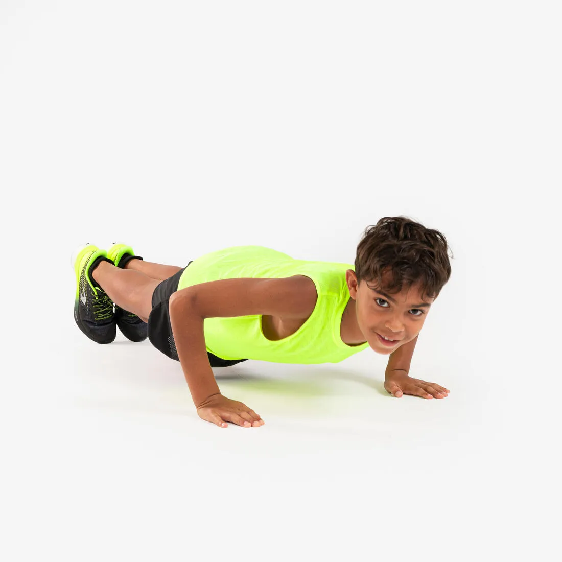 Short de Running respirant Enfant - KIPRUN dry  900 noir et gris