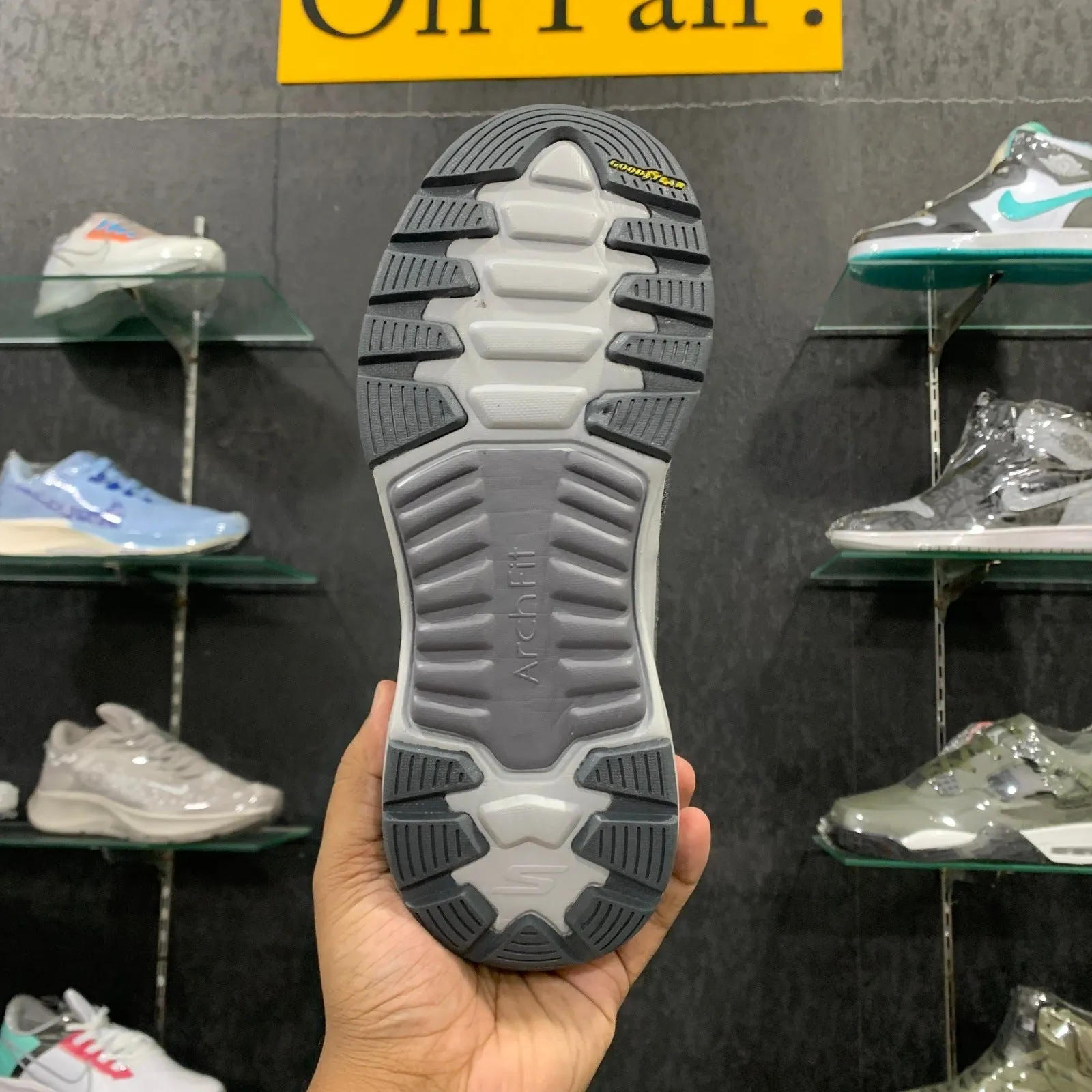 Sketcher Arch Fit Castle Rock Dark Grey